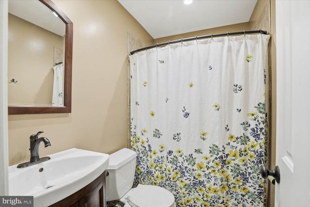 200 HUGHES AVE, Sellersville, PA 18960