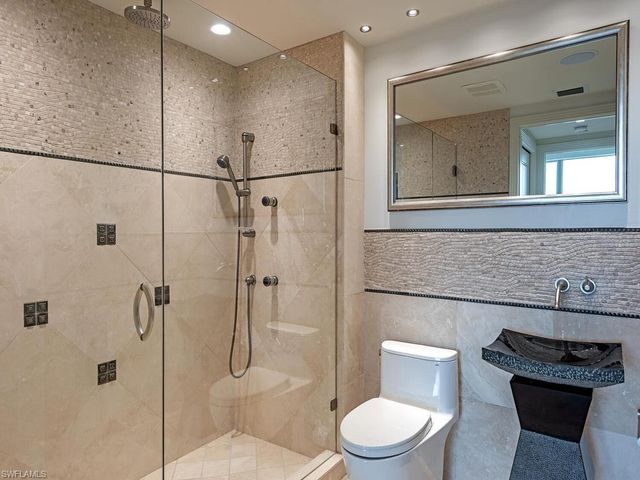 7117 Pelican Bay Blvd 507, Naples, FL 34108