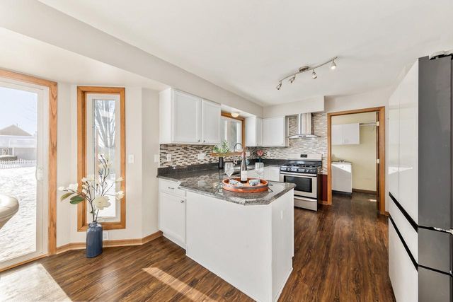 641 Small Farm ROAD, Mukwonago, WI 53149