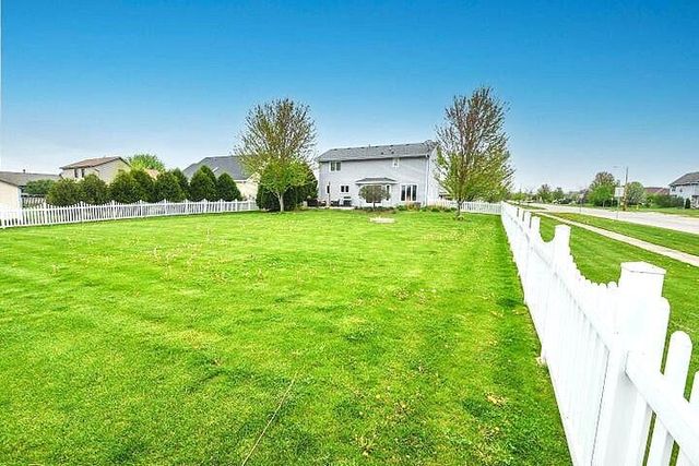 641 Small Farm ROAD, Mukwonago, WI 53149