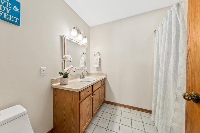 641 Small Farm ROAD, Mukwonago, WI 53149