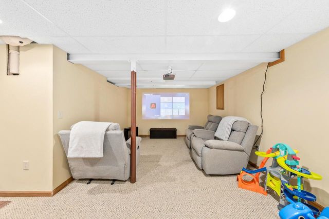 641 Small Farm ROAD, Mukwonago, WI 53149