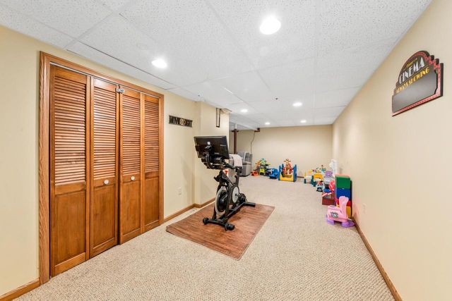 641 Small Farm ROAD, Mukwonago, WI 53149