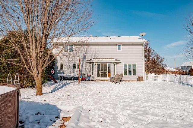 641 Small Farm ROAD, Mukwonago, WI 53149