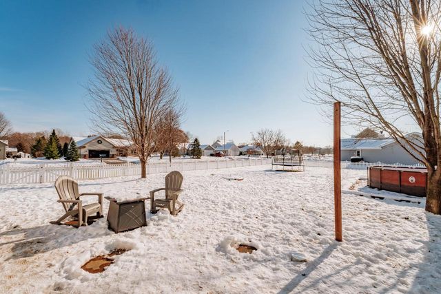 641 Small Farm ROAD, Mukwonago, WI 53149