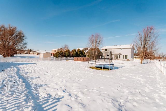 641 Small Farm ROAD, Mukwonago, WI 53149