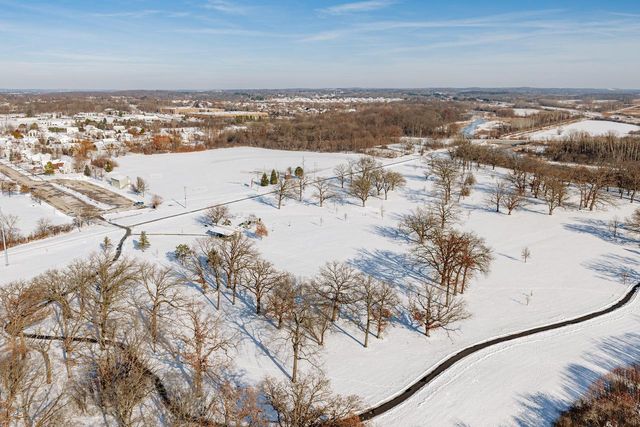 641 Small Farm ROAD, Mukwonago, WI 53149