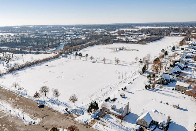 641 Small Farm ROAD, Mukwonago, WI 53149