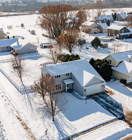 641 Small Farm ROAD, Mukwonago, WI 53149