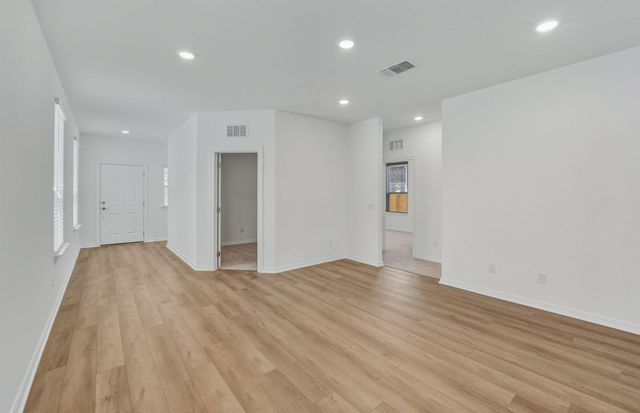 330 Bridge deck LOOP, Kyle, TX 78640