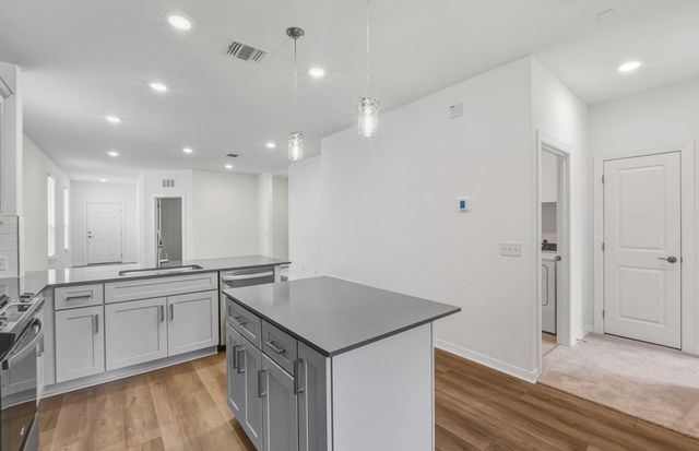 330 Bridge deck LOOP, Kyle, TX 78640