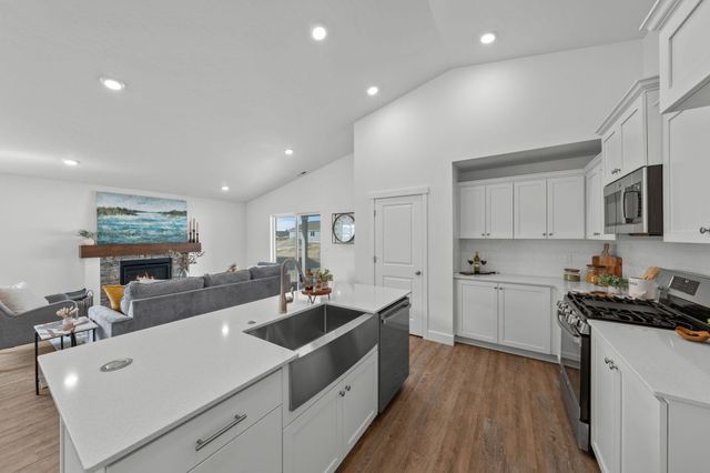 435 NW Monte Vista Avenue 121, Madras, OR 97741