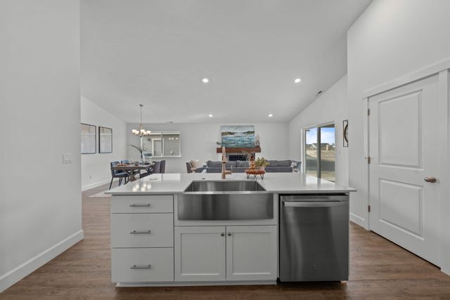 435 NW Monte Vista Avenue 121, Madras, OR 97741