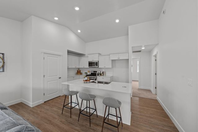 435 NW Monte Vista Avenue 121, Madras, OR 97741