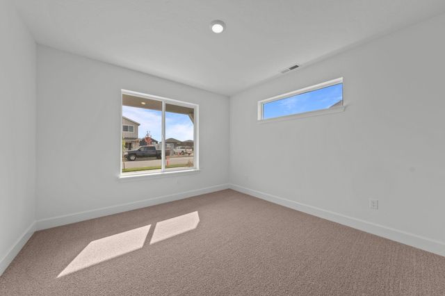 435 NW Monte Vista Avenue 121, Madras, OR 97741