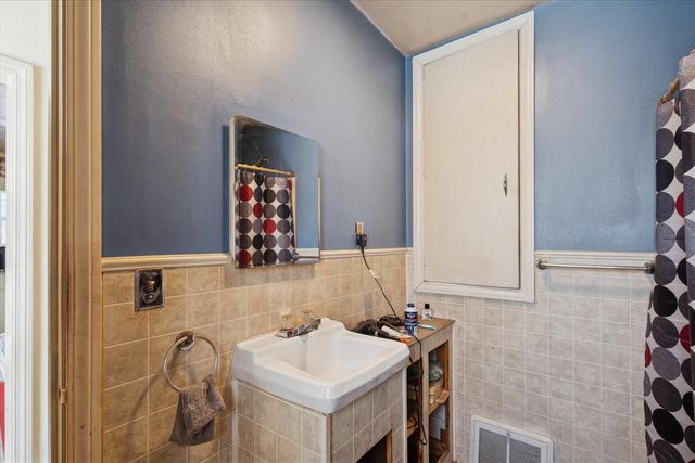 2350 Brooklyn Road, Jackson, MI 49203