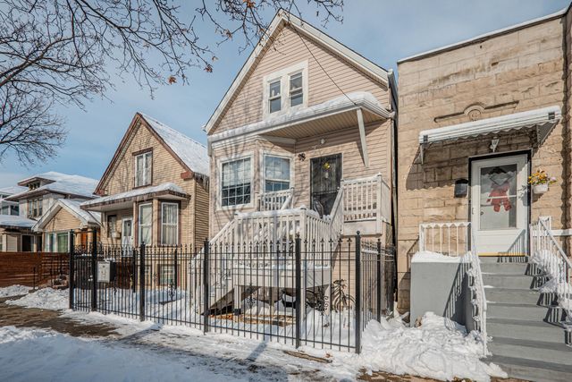 4910 W Walton Street, Chicago, IL 60651