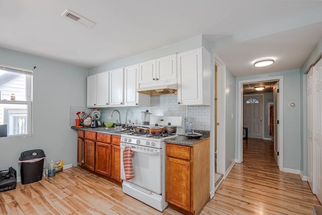 4910 W Walton Street, Chicago, IL 60651