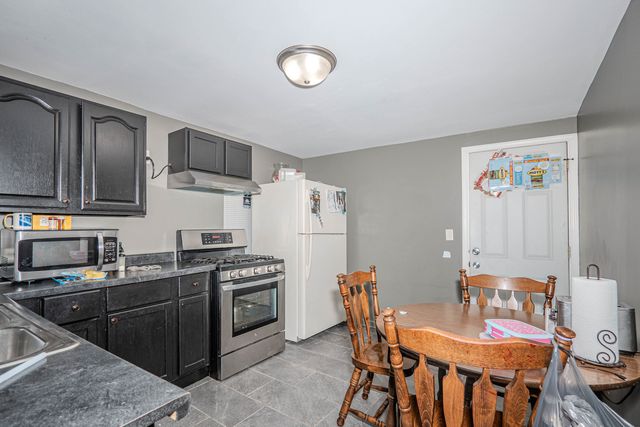 4910 W Walton Street, Chicago, IL 60651