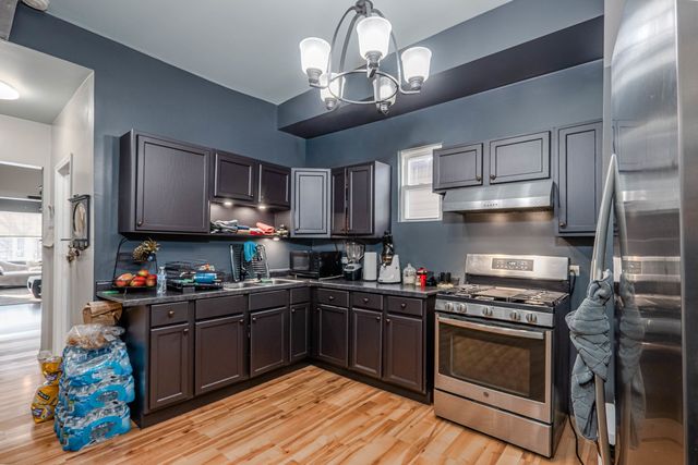 4910 W Walton Street, Chicago, IL 60651