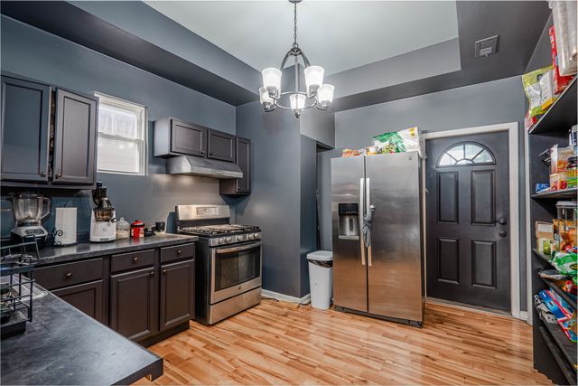 4910 W Walton Street, Chicago, IL 60651