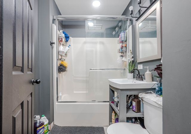 4910 W Walton Street, Chicago, IL 60651