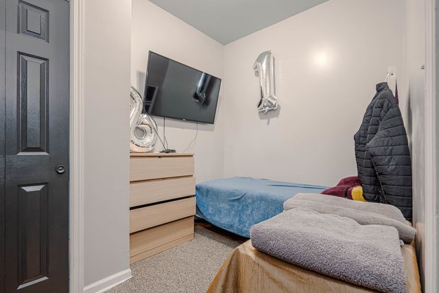 4910 W Walton Street, Chicago, IL 60651