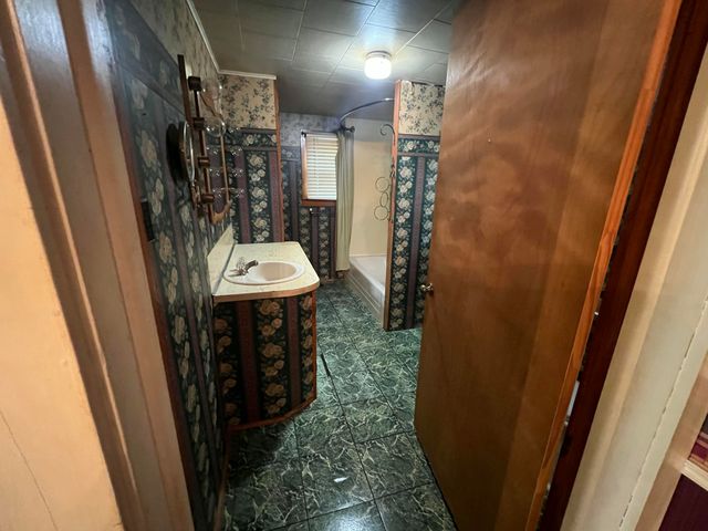 103 N Maple Lane, Ash Grove, MO 65604