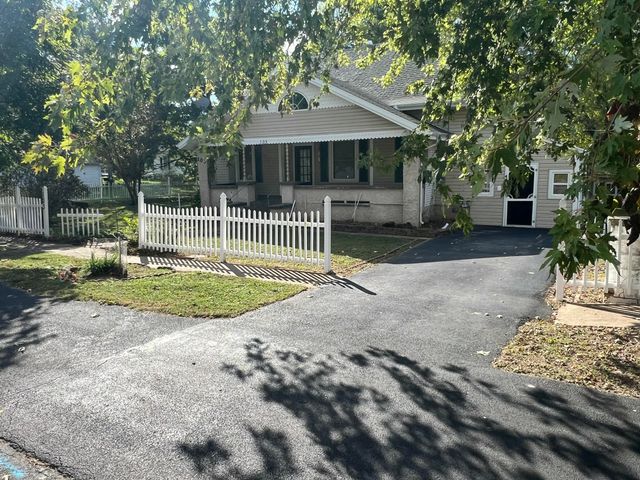 103 N Maple Lane, Ash Grove, MO 65604