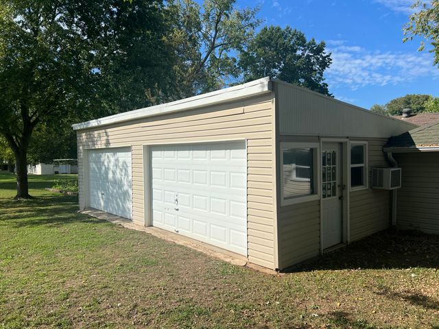 103 N Maple Lane, Ash Grove, MO 65604