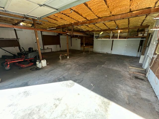 103 N Maple Lane, Ash Grove, MO 65604