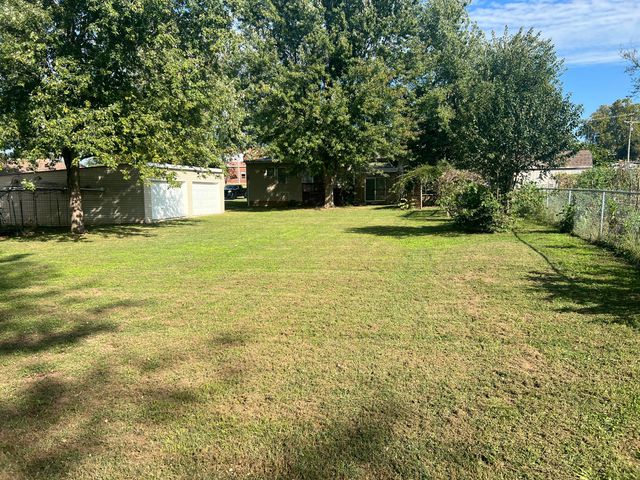 103 N Maple Lane, Ash Grove, MO 65604