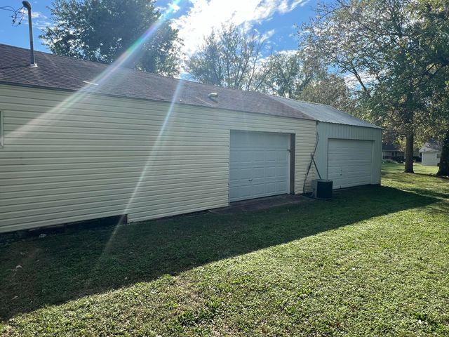 103 N Maple Lane, Ash Grove, MO 65604