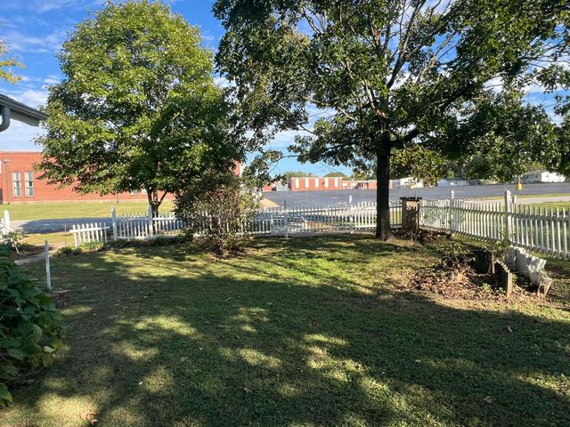 103 N Maple Lane, Ash Grove, MO 65604