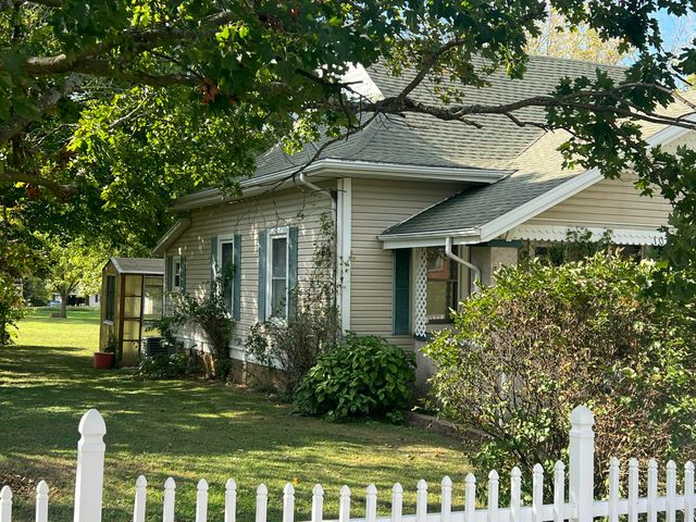 103 N Maple Lane, Ash Grove, MO 65604