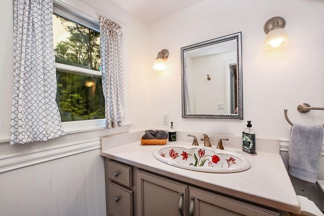 72 Benjamin Nyes, Falmouth, MA 02540