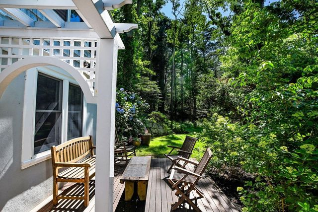 72 Benjamin Nyes, Falmouth, MA 02540