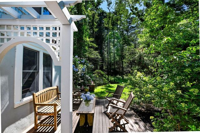 72 Benjamin Nyes, Falmouth, MA 02540