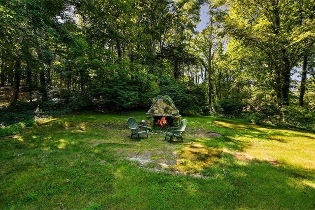 72 Benjamin Nyes, Falmouth, MA 02540