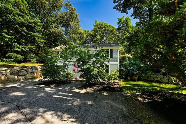 72 Benjamin Nyes, Falmouth, MA 02540