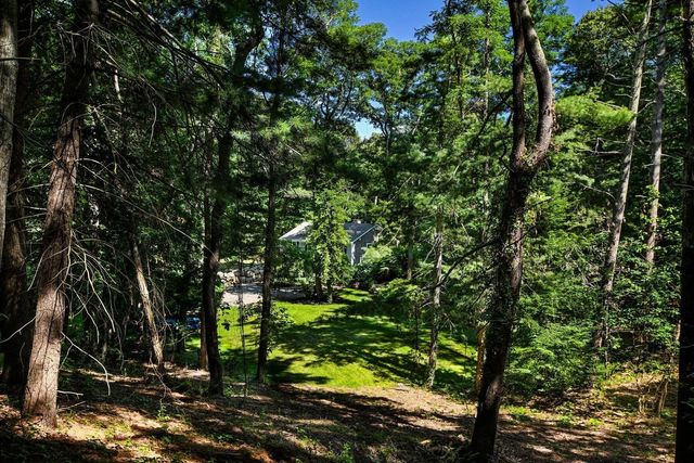 72 Benjamin Nyes, Falmouth, MA 02540