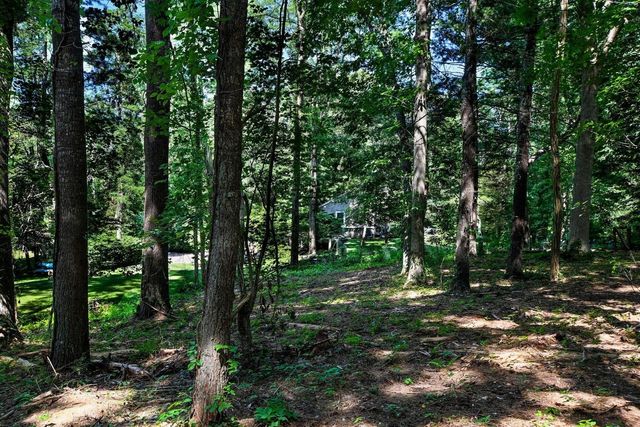 72 Benjamin Nyes, Falmouth, MA 02540