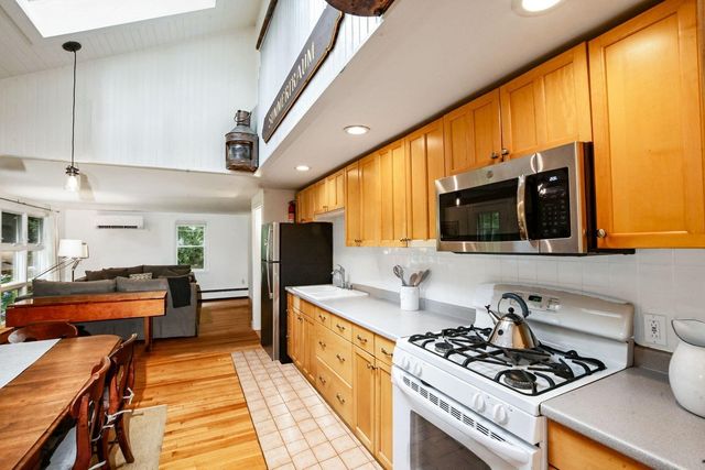 72 Benjamin Nyes, Falmouth, MA 02540