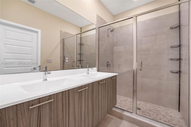 4733 NW 83rd Pkwy, Doral, FL 33166