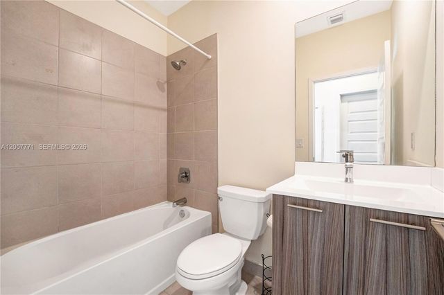 4733 NW 83rd Pkwy, Doral, FL 33166