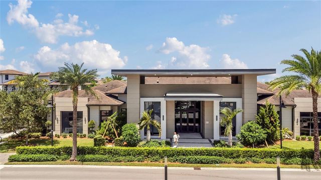 4733 NW 83rd Pkwy, Doral, FL 33166