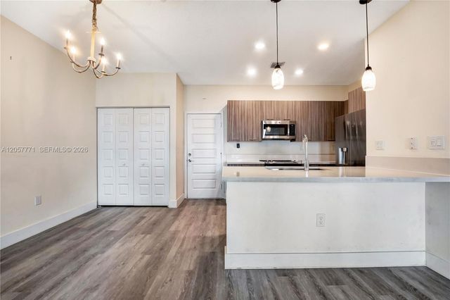 4733 NW 83rd Pkwy, Doral, FL 33166