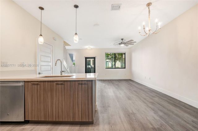 4733 NW 83rd Pkwy, Doral, FL 33166