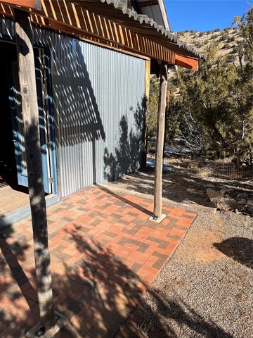 23 Camino Cerro Chato, Cerrillos, NM 87010