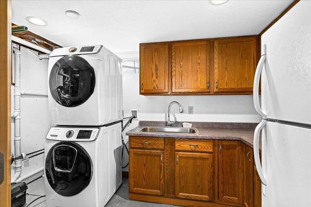 4016 W Arrowhead Road, Duluth, MN 55811